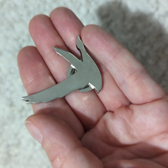 Elegant Cream Bird Brooch - Picture 3 of 3